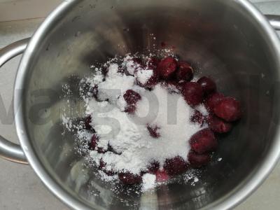 Vyšnių įdaras pyragėliams Žingsnis 1