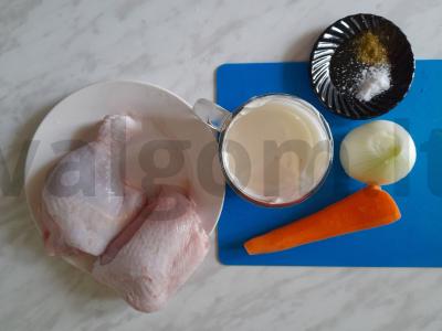 Troškinti vištienos šlaunelės lėtoje viryklėje Žingsnis 1