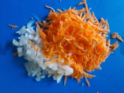 Troškinti vištienos šlaunelės lėtoje viryklėje Žingsnis 2