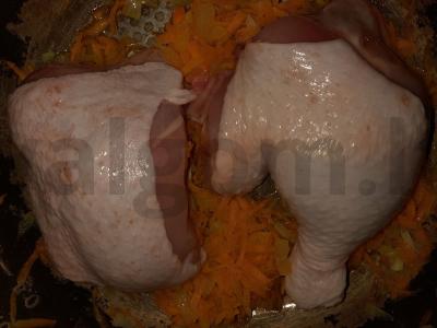 Troškinti vištienos šlaunelės lėtoje viryklėje Žingsnis 5