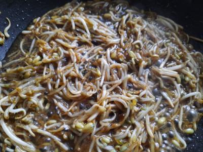 Salotos su raudonąja kopūstu ir avokado padažu Žingsnis 1