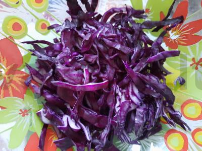 Salotos su raudonąja kopūstu ir avokado padažu Žingsnis 2