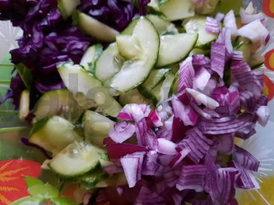 Salotos su raudonąja kopūstu ir avokado padažu Žingsnis 4