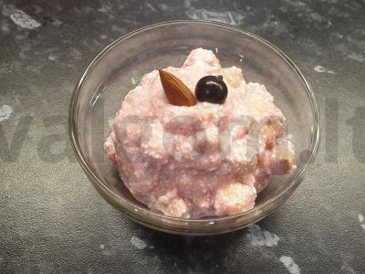 Varškės-bananų desertas „Rožiniai debesys“ pagrindine nuotrauka