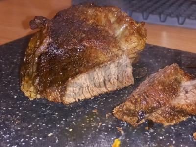 Kepta jautiena su rozmarinu pagrindine nuotrauka