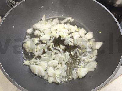 Troškinta rauginta kopūstai su kiauliena Žingsnis 1