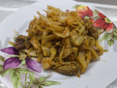 Troškinta rauginta kopūstai su kiauliena pagrindine nuotrauka