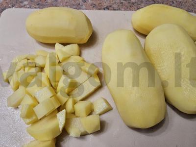 Troškinta bulvė su mėsa ir daržovėmis lėtoje viryklėje Žingsnis 3