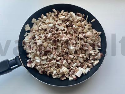 Kalakutiena su grybais kaimiškai Žingsnis 1