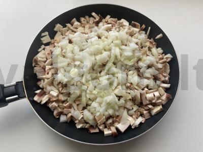 Kalakutiena su grybais kaimiškai Žingsnis 2