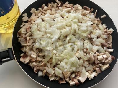 Kalakutiena su grybais kaimiškai Žingsnis 3