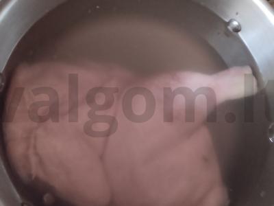 Salotas „Dama“ su vištienos krūtinėle ir žirneliais Žingsnis 1