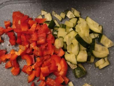 Salotas „Dama“ su vištienos krūtinėle ir žirneliais Žingsnis 5