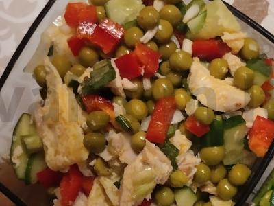 Salotas „Dama“ su vištienos krūtinėle ir žirneliais pagrindine nuotrauka