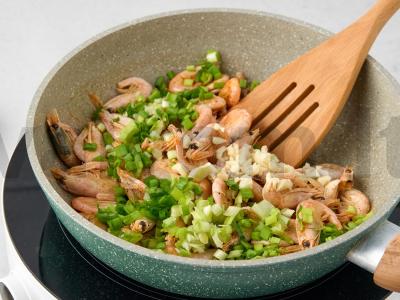 Česnakiniai krevetės prie vyno Žingsnis 3