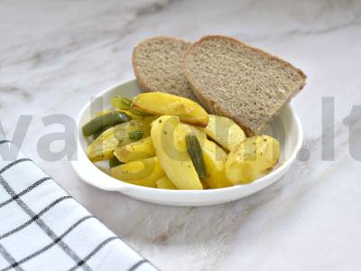 Bulvės, keptos orkaitėje su žaliąja pupelių pagrindine nuotrauka