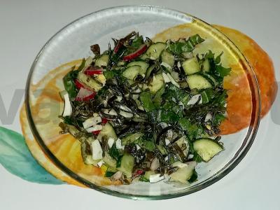 Jūros dumblių salotos su daržovėmis ir kiaušiniu pagrindine nuotrauka