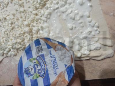 Sluoksniuotos tešlos sraigės su varške ir cinamonu Žingsnis 2