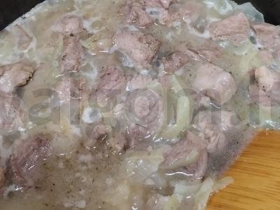 Kalakutiena pomidorų padaže keptuvėje Žingsnis 4