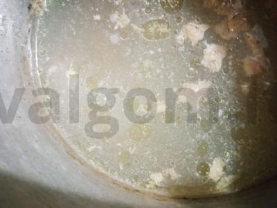 Žaliasis šaltibarščiai su rūgštynėmis ant žąsų sultinio Žingsnis 1