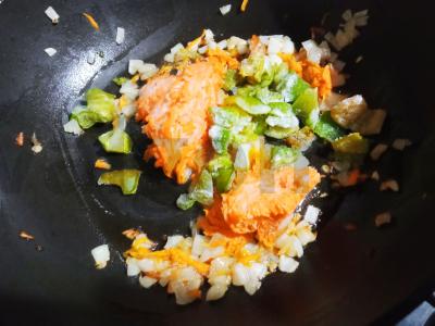 Žaliasis šaltibarščiai su rūgštynėmis ant žąsų sultinio Žingsnis 2