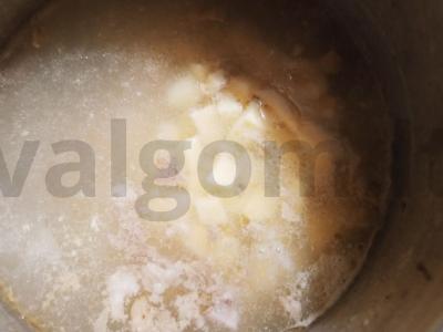 Žaliasis šaltibarščiai su rūgštynėmis ant žąsų sultinio Žingsnis 3