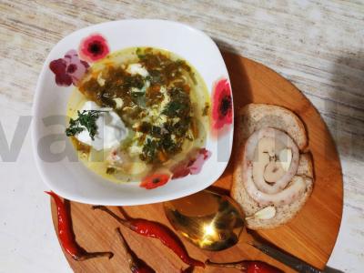 Žaliasis šaltibarščiai su rūgštynėmis ant žąsų sultinio pagrindine nuotrauka