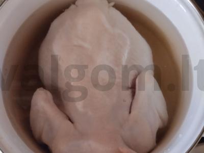 Raudonas barštis su mėsa ir šviežiais kopūstais Žingsnis 1