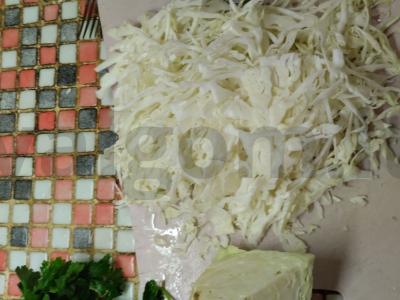 Raudonas barštis su mėsa ir šviežiais kopūstais Žingsnis 6