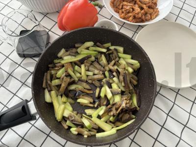 Funchosa su vištiena ir daržovėmis Žingsnis 5