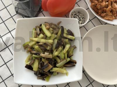 Funchosa su vištiena ir daržovėmis Žingsnis 6