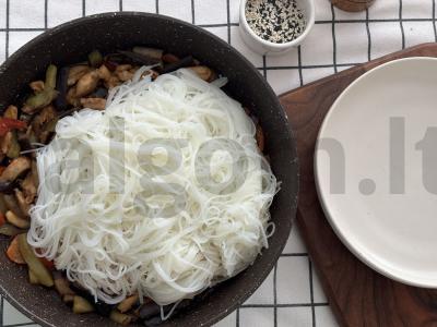 Funchosa su vištiena ir daržovėmis Žingsnis 9