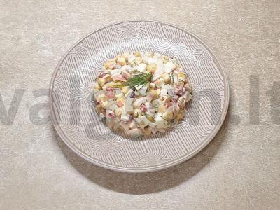 Salotas „Fantazija“ su saldžiu pipiru pagrindine nuotrauka