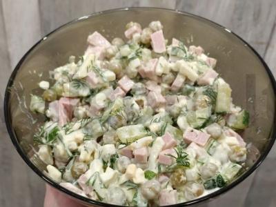 Žirnių salotos pagrindine nuotrauka