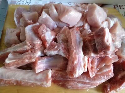 Kiauliena su raugintais kopūstais Žingsnis 1