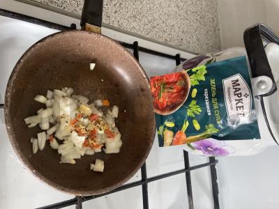 Bulvių košė su svogūnų apkepu ir pienu garnyrui Žingsnis 4