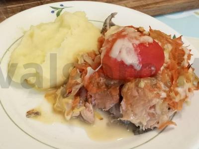 Kepta lašiša su daržovėmis pagrindine nuotrauka