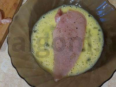 Vištienos šnicelis kiaušinyje Žingsnis 3