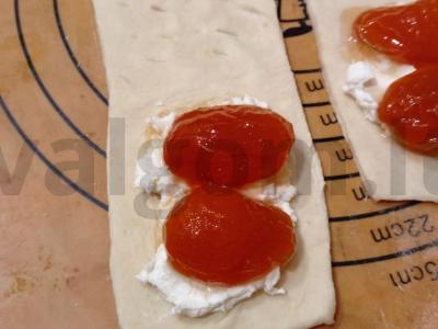 Sluoksniuotos bandelės su varškės sūriu ir abrikosais Žingsnis 4