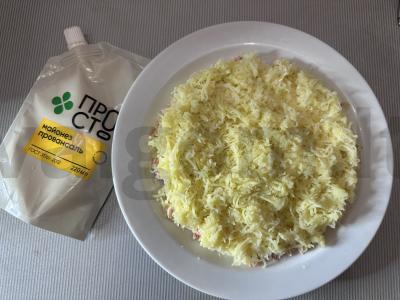 Salotas „Mimoza“ su karštu rūkytu lašiša Žingsnis 3