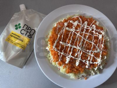 Salotas „Mimoza“ su karštu rūkytu lašiša Žingsnis 4