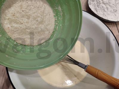 Pyragas „Smetaninkas“ su sūdytais žemės riešutais Žingsnis 4