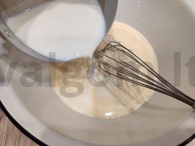 Pyragas „Smetaninkas“ su sūdytais žemės riešutais Žingsnis 5