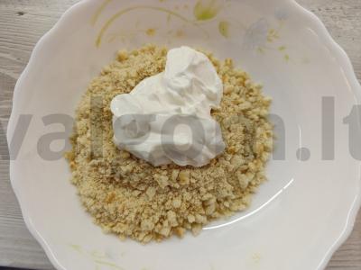 Vaisių desertas su sausainiais ir uogiene Žingsnis 2