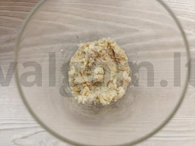 Vaisių desertas su sausainiais ir uogiene Žingsnis 3