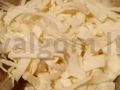 Kopūstų salotas su krabų mėsa Žingsnis 1