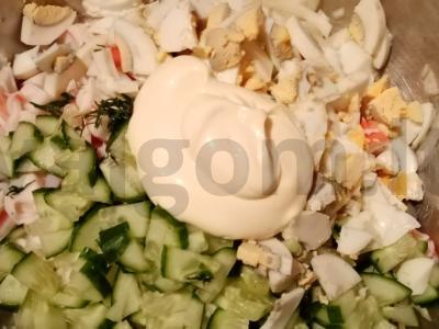 Kopūstų salotas su krabų mėsa Žingsnis 4