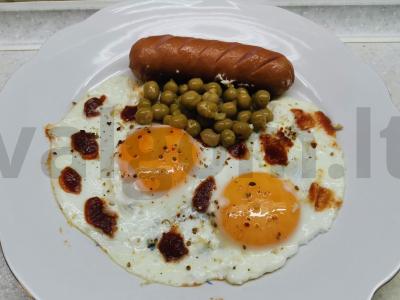 Kiaušinienė su dešrele ir žirneliais Žingsnis 4