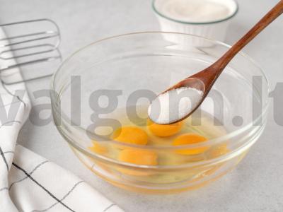 Šarlotė su kriaušėmis ir obuoliais Žingsnis 3