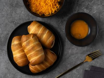 Dešrelės tešloje su sezamu ir aštriu padažu Žingsnis 1